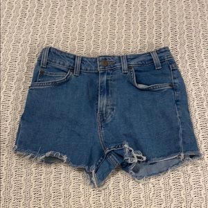 Cutoff Levi’s shorts
